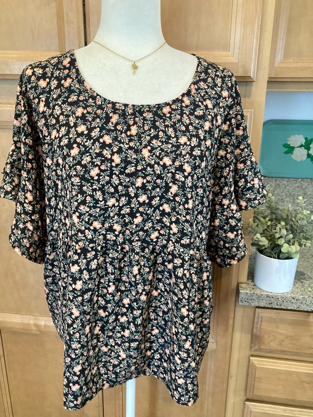 Umgee Black Floral Top with Peach Flowers Size M Oversized Can Fit L